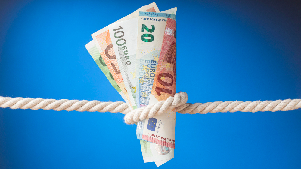 arrangement of banknotes in a rope